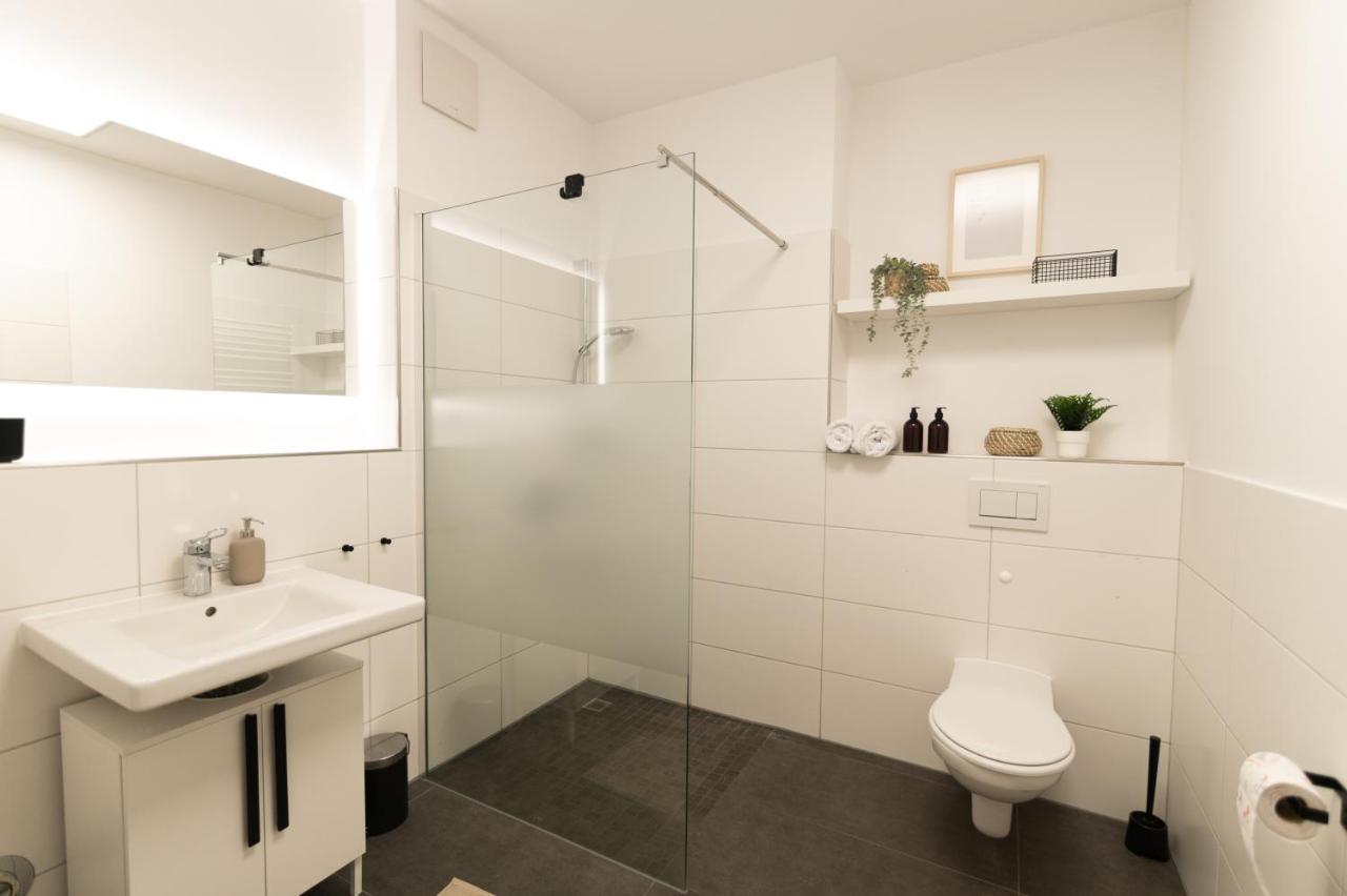 Dwellstay - Modernes Apartment I 55Qm I 2 Zimmer I Kueche I Bad I Terrasse I Tv I Wlan Bad Hersfeld Buitenkant foto
