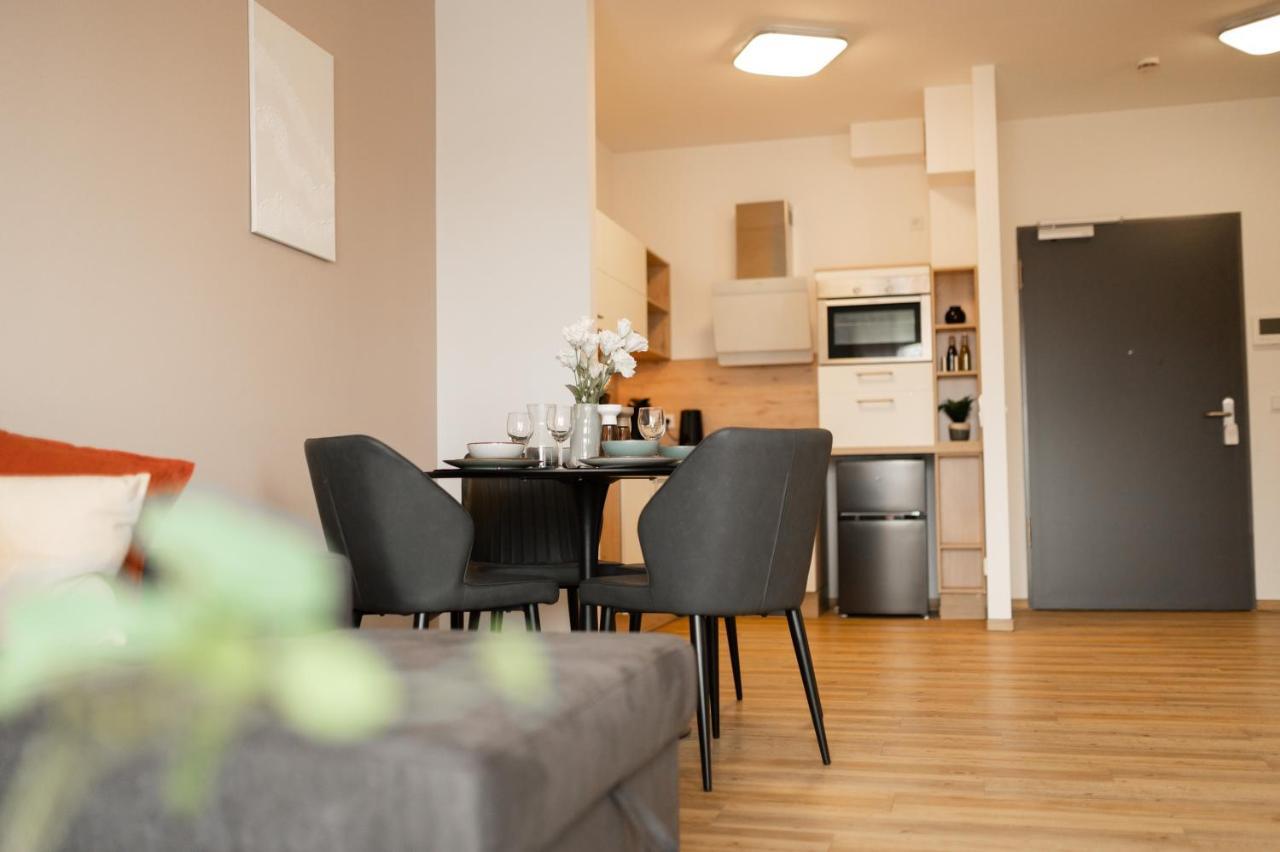 Dwellstay - Modernes Apartment I 55Qm I 2 Zimmer I Kueche I Bad I Terrasse I Tv I Wlan Bad Hersfeld Buitenkant foto